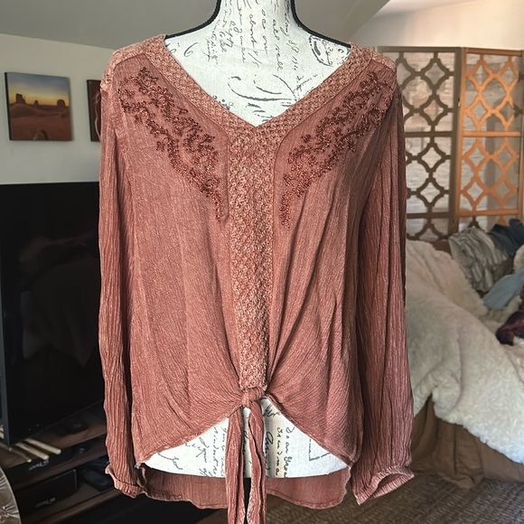 Beautiful Embroidered Blouse - small - Picture 2 of 6